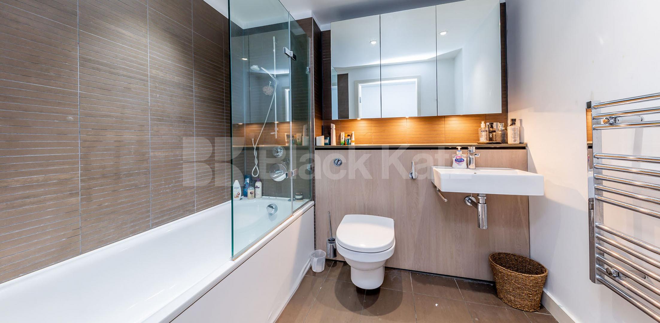 			NEW INSTRUCTION!, 2 Bedroom, 1 bath, 1 reception Flat			 Merchant Square East , PADDINGTON